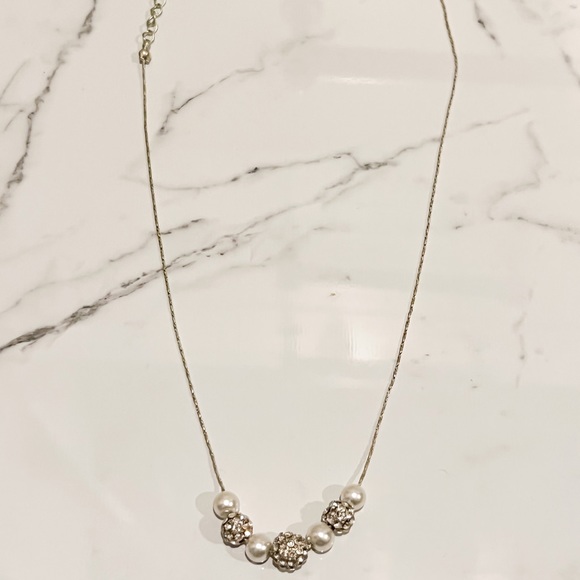 Dainty pearl and sparkly ball necklace - Picture 1 of 3